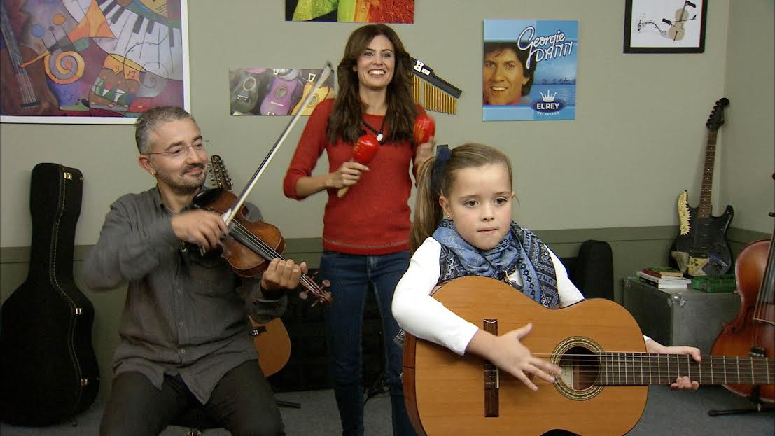 crtvg's tweet photo. Diana acode a unha clase de música e queda durmida. #EAgoraQue? Máis detalles ás 20.15 h. http://t.co/EtNCuir6Es http://t.co/p56WfxOWuX