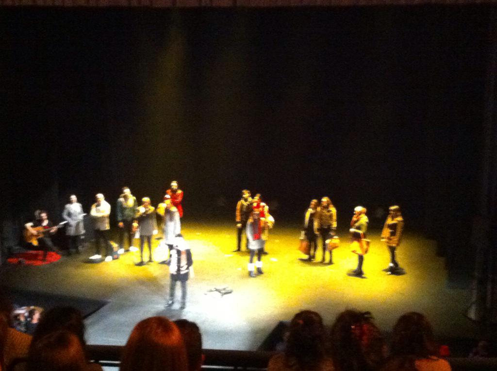 SilviaRCM's tweet photo. Fantàstics @cor_amarcord #amarcording és un espectacle en MAJÙSCULES!! http://t.co/UTbI1KBs6p