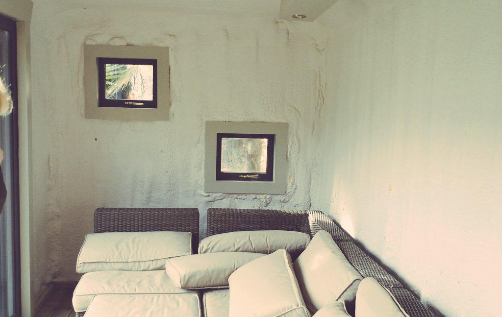 killian_oneill's tweet image. #smartarchitecture saw this Converted Container, I think it's utter genius. #renovationarchitecture