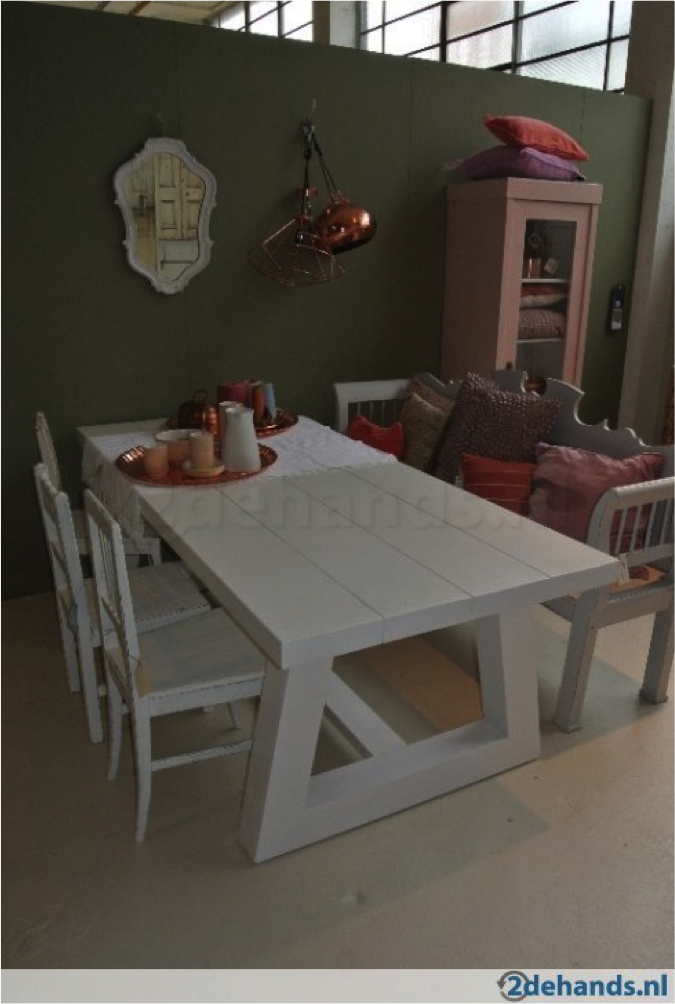 lizzykoeton's tweet photo. Wie o wie kan deze tafel maken voor ons?? Robuust, hout, dik strak blad zonder naden het liefst. #dtv http://t.co/bLqmfWD8xY