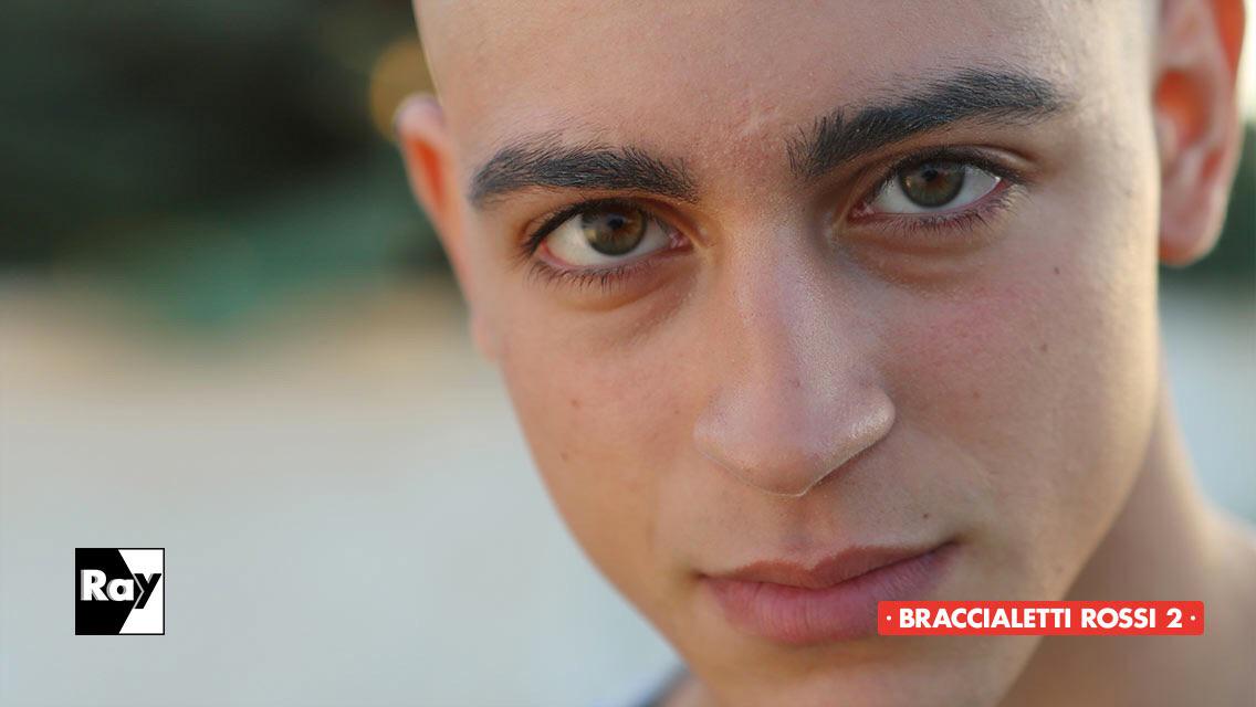 troiano14's tweet photo. Che sguardo! - Scarica l'App e Vinci il Set di #BraccialettiRossi 3! http://t.co/tS8SlEcIJn