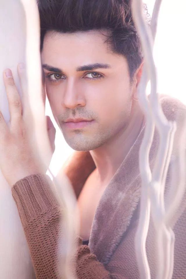 ZehnaseebFandom's tweet photo. Hotness Personified !! http://t.co/qkPLCXucQJ