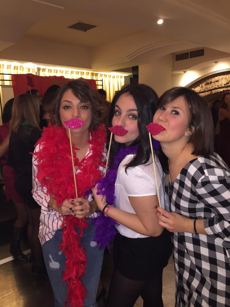mro_maria's tweet photo. Buena compañía!! @SandraArrebola @_Vir_Vir http://t.co/dhyv92YnCT