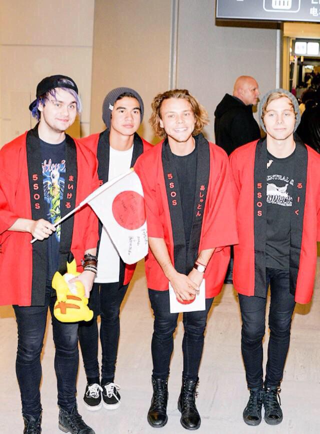 hemmosclifford's tweet photo. 5sos in Japan is one of the best things to happen ever!!🇯🇵 #JapanSOS #vote5sos #kca @5SOS http://t.co/1mzXdZz8Xm