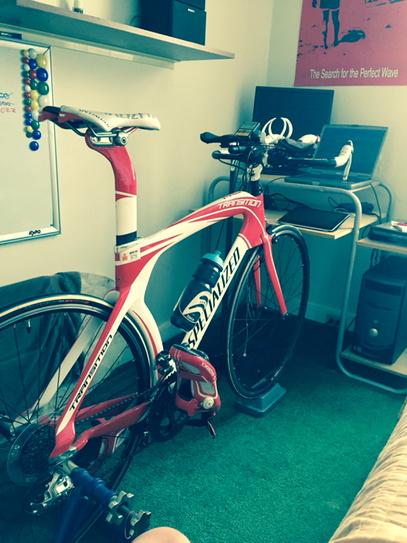 2bnbuzz's tweet photo. Another Sunday on the computrainer http://t.co/19sUHPHpWi
