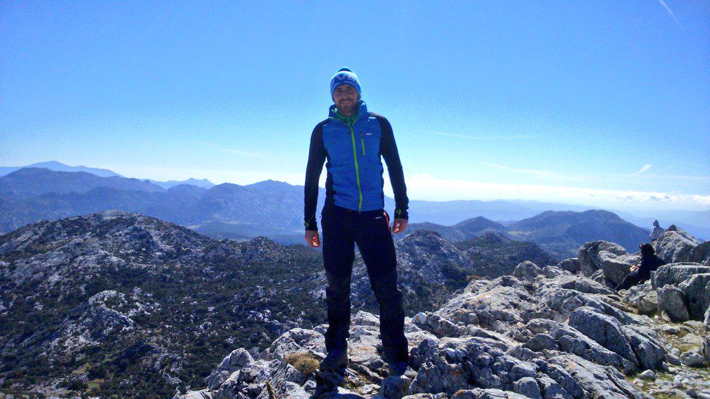 jesusxerez87's tweet photo. Nunca me cansaré de subir a esta cima. Preciosas vistas. #Simancon http://t.co/I7n4dJiw0j