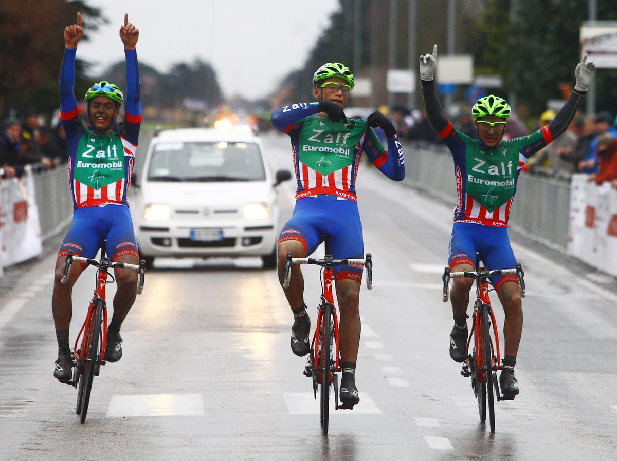 bicitv's tweet photo. Show @ZalfFior a #SanBernardino: 1° #Toffali, 2°@simovelasco e 3° #Rocchetti @66Fili → http://t.co/NQVfhf7iWL http://t.co/ybEZLM2UMK