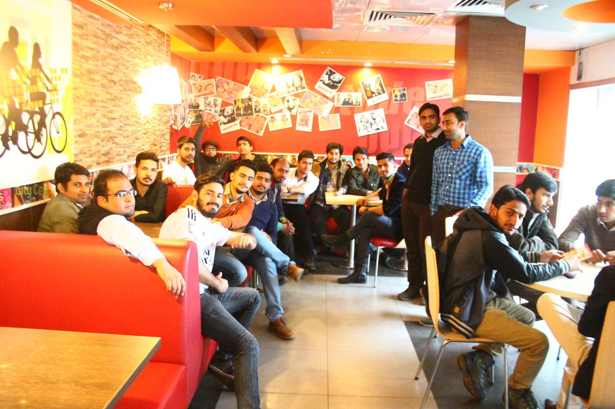 haseeb_mustafa's tweet photo. Awien Party..@abdulhannanijaz @ZaafarMehmood http://t.co/475VU9ch5Q