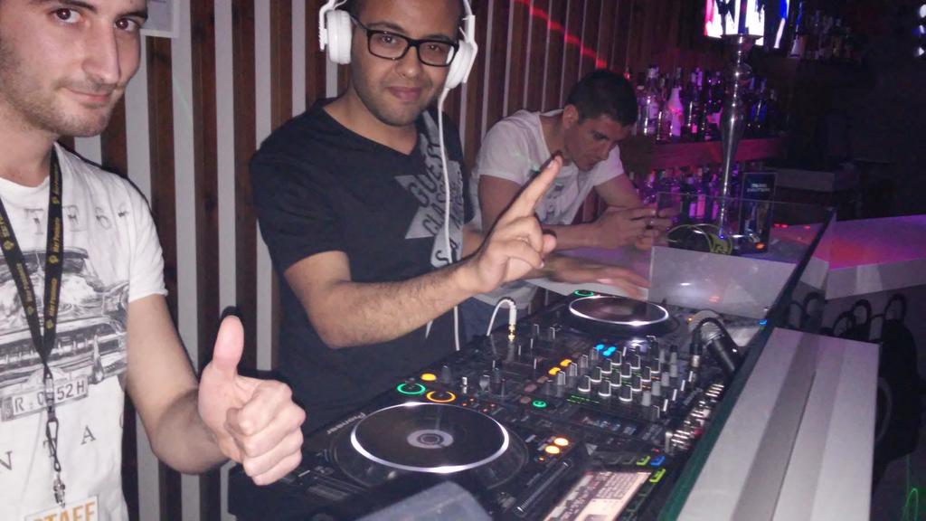 xistorrin's tweet photo. Ya lo tenemos aqui!!!🔥🔥🙌🙌
@moreemk con @jorgemartinDj 
Los DOMINGOS CRAZY DREAMS!!
#comonosgustalanoche http://t.co/984nRuZa17