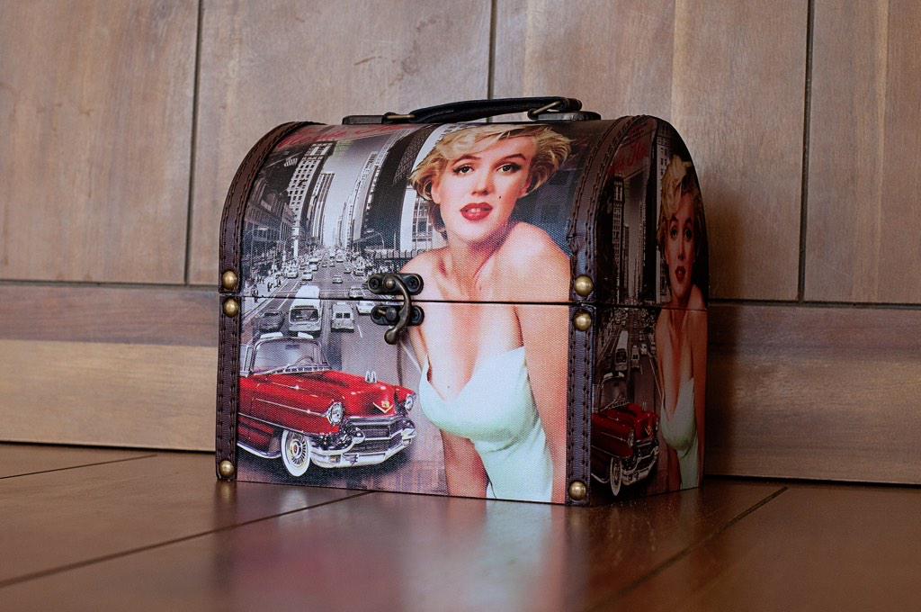 storevintageinc's tweet photo. Retro Style Marilyn Monroe Vintage Storage Box. Only comes in one size.

R300

http://t.co/lMb3aUds3T http://t.co/CQ7iCDPVFi