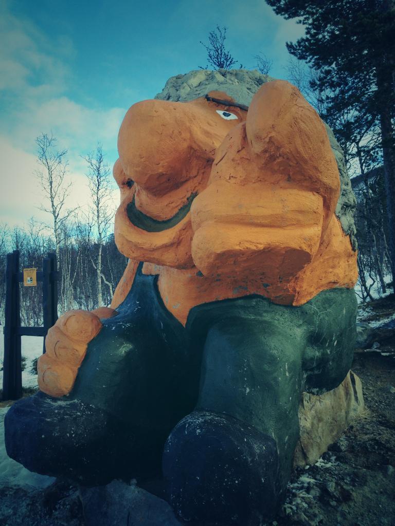 TrollAdventure's tweet photo. Met a troll in the forest of Geilo this weekend. #country #Skiing #geilo #Norway #troll http://t.co/rdoa00i8hL