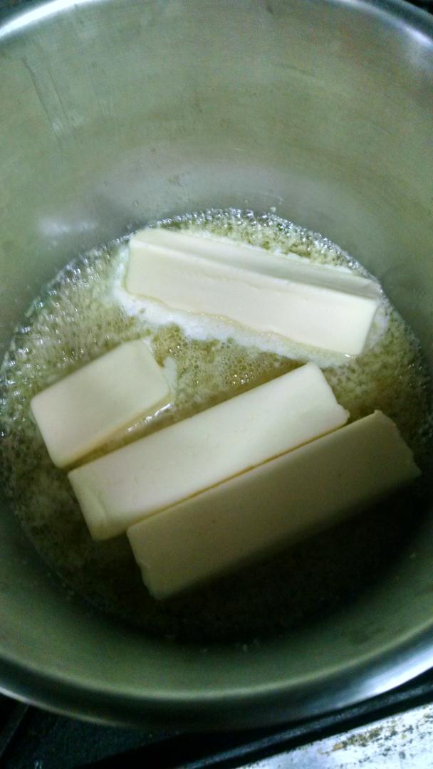 Carrollton_Stn's tweet image. Mmmm....butter #firstyoumakearoux
