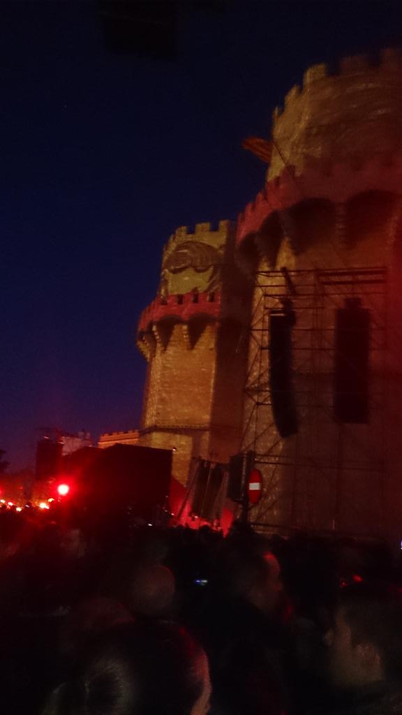 anitagomez_dm's tweet photo. Comienzan las fallas! Cridà! @AnaMery12 @Criistiina97 http://t.co/B6huClO2Gc