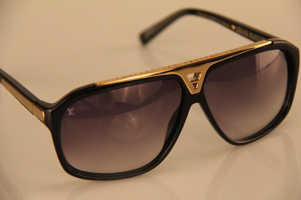 f_case's tweet photo. @sunglasses2020 مرحبا النظاره هذي موجوده عندك http://t.co/j2nf9F7apO