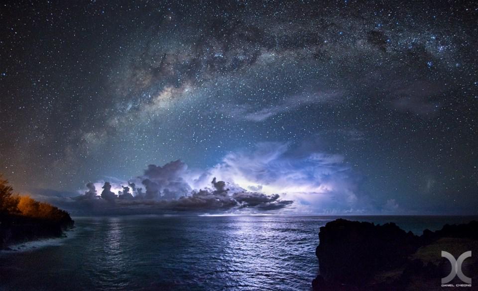 Gabriele_Corno's tweet photo. Galatica Electrica.......by Daniel Cheong #Astrophotography #CapMechant #Lightning #MilkyWay #ReunionI #Thunderstorm http://t.co/WohX314ys9