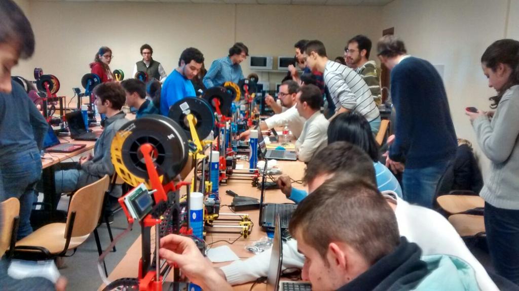 Reset_ETSII's tweet photo. Fin de semana GENIAL montando las #30Impresoras3D
Gracias por hacerlo posible! http://t.co/Dq5hxLNBAp