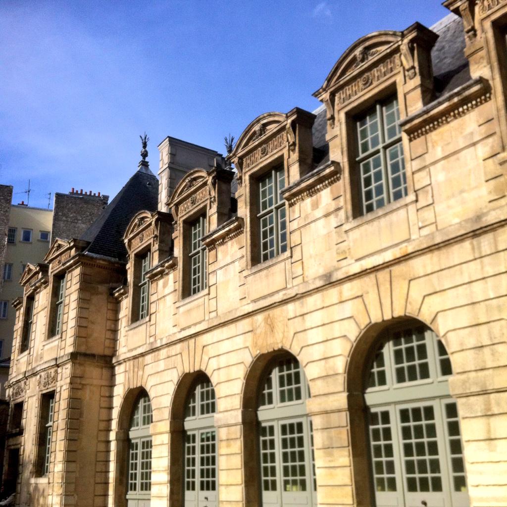 RT <a href="/BBC_Travel/">BBC Travel</a>: The Hôtel de Sully, a private mansion in the Marais, looks great in the sun! #BBCLocalite for #Paris