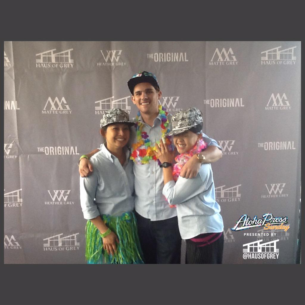 _buzzed_'s tweet photo. Hangin w #TheORIGINAL @HausOfGrey #AlohaPress party @NTrustOpen #morethangolf tournie! Follow brands @WhosMatteGrey http://t.co/ohuysxgF30