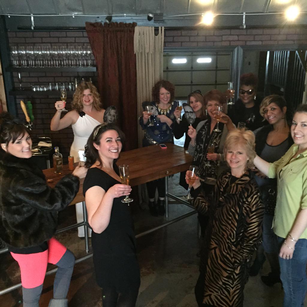 LifeStyleLive8's tweet photo. #FashionFixIndy party has begun. Follow us & @SHOPRETRO101 all Oscar night for your chance to win #virtualswagbag. http://t.co/NNjqgtCBC2