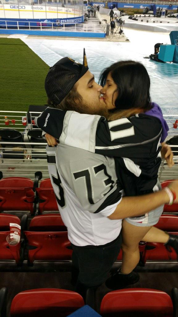 ObiWanToffoli's tweet photo. @ReebokHockey @LAKings #RallyOutside http://t.co/saFwzSf345