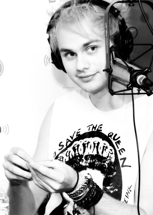 Punkrock____'s tweet image. If 5sos are a 6 then I'm a -1037293713 
#vote5sos #kca