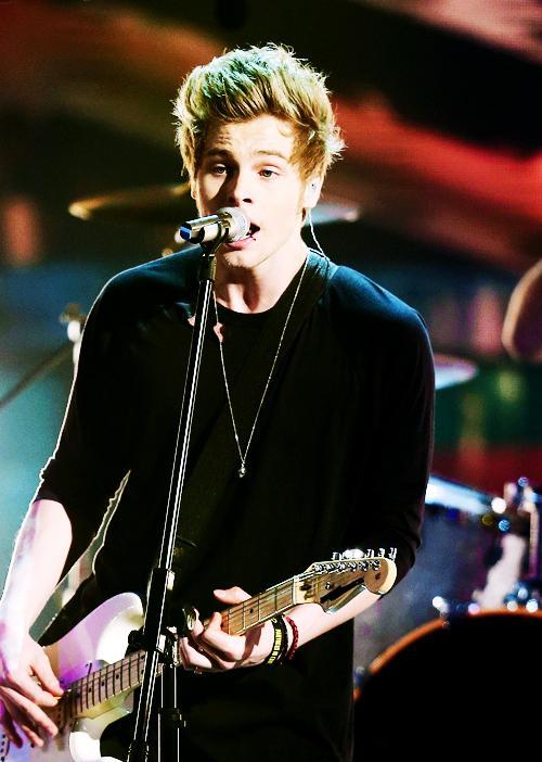 Punkrock____'s tweet image. If 5sos are a 6 then I'm a -1037293713 
#vote5sos #kca