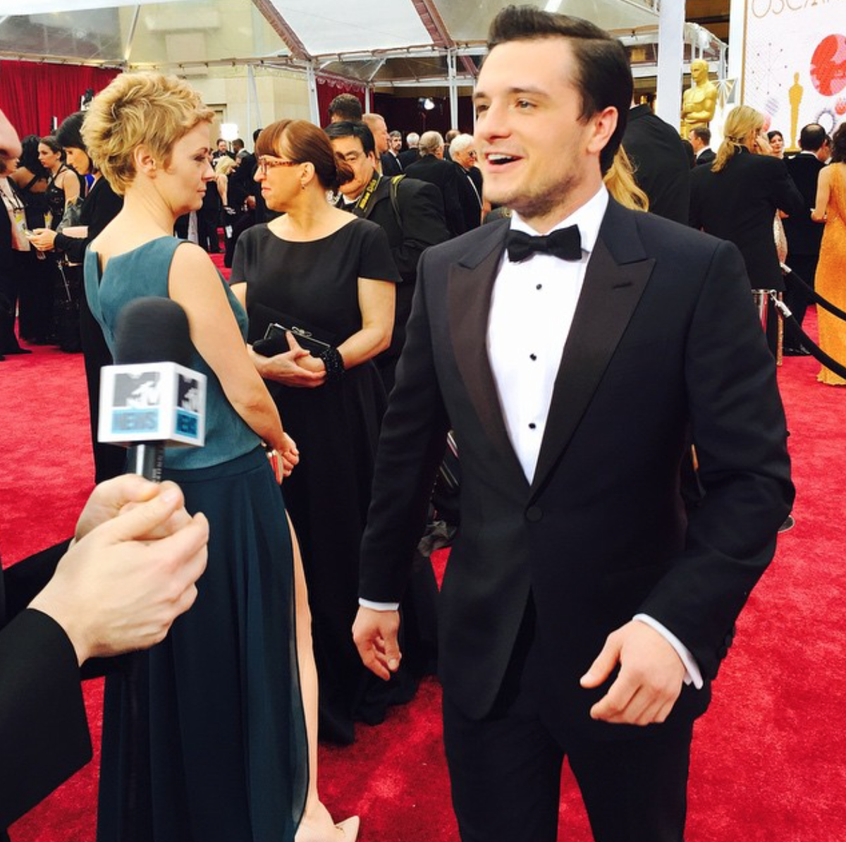 MTV's tweet photo. .@jhutch1992 is looking SUPER dapper tonight: https://t.co/6sBiNg8L7R #Oscars 😍😍😍 http://t.co/aqe6iFv4q0