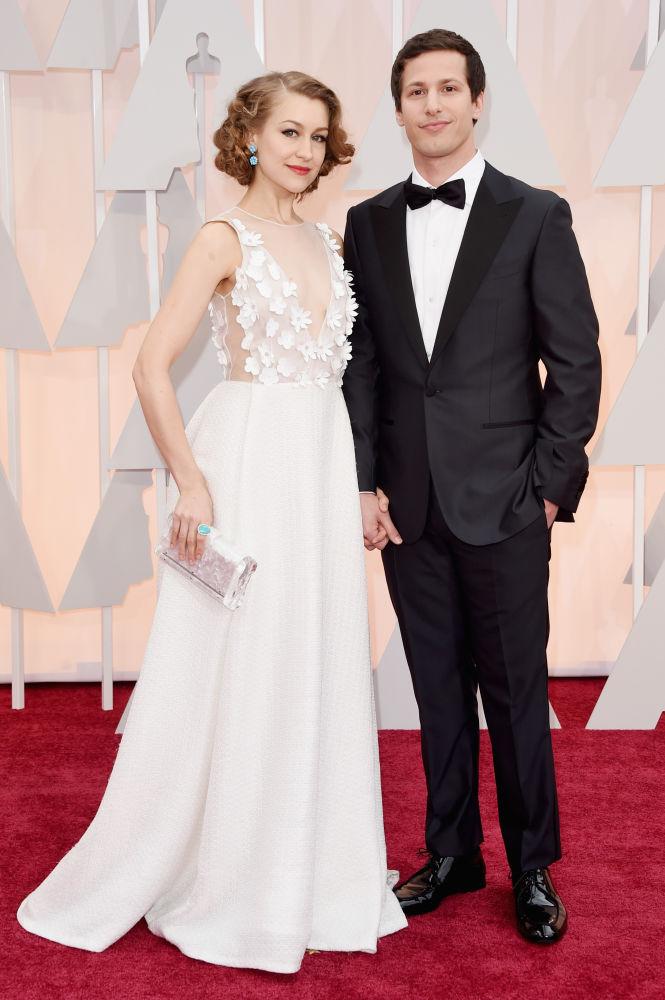 Joanna Newsom is adorable in @honornyc with hubby Andy Samberg: bit.ly/1we6heU