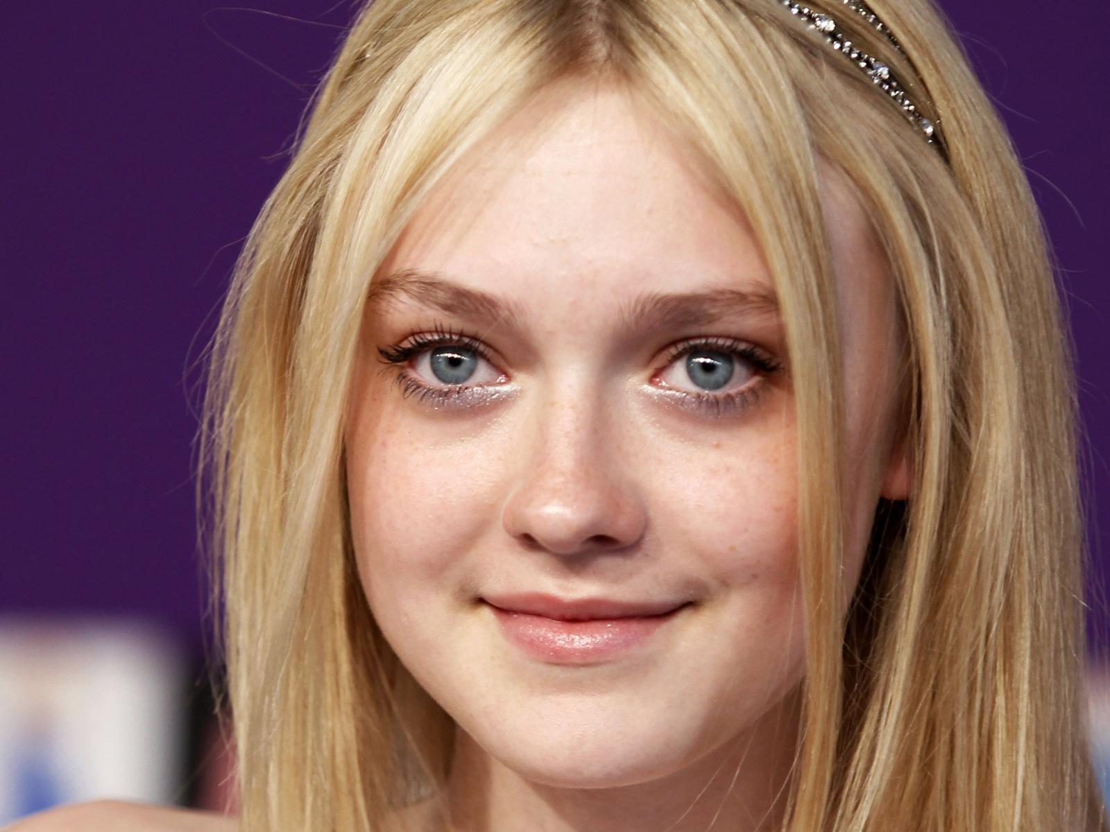 Happy Birthday Be successful! | Dakota Fanning pernah main di __________ | 