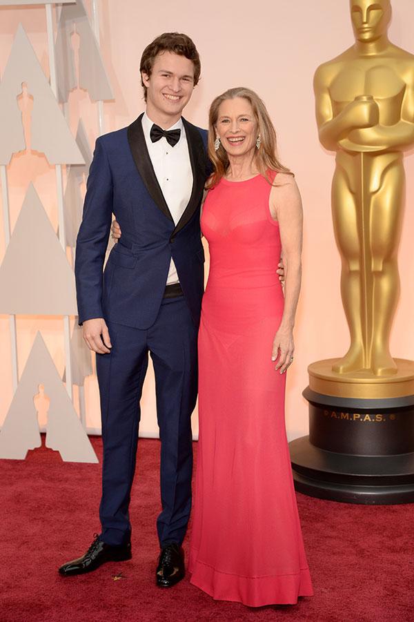 yahoolife's tweet photo. Son &amp; mommy duo. @AnselElgort, you have our hearts! #Oscars http://t.co/UIJfYeqLDN