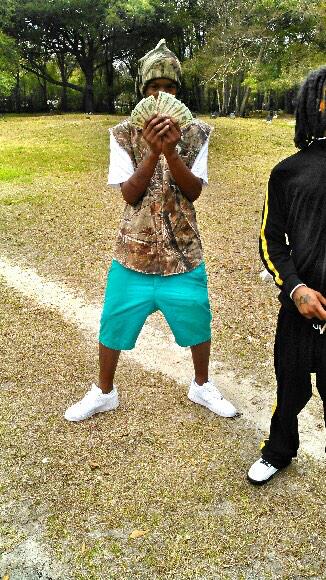 FREE_DALVIN's tweet photo. Only thing on my mind is 💰💴💵💷💶💸 #tryingtogetit #fettijhit http://t.co/rxyeOQjOlH