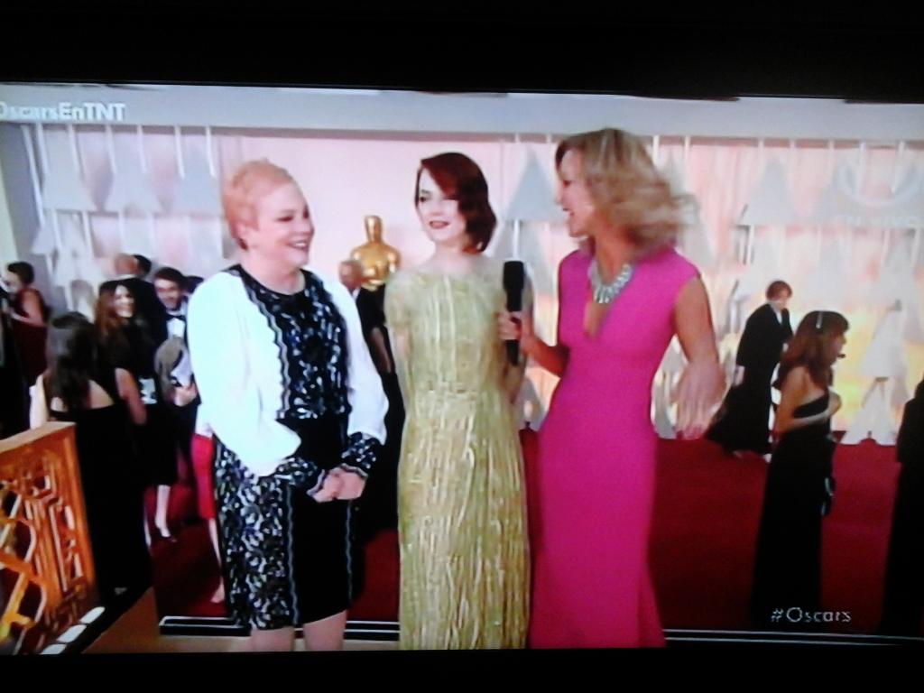 Stonefield_F's tweet photo. Emma has arrived on the red carpet! | #Oscars2015 #EmmaStone http://t.co/R20snxLCRQ