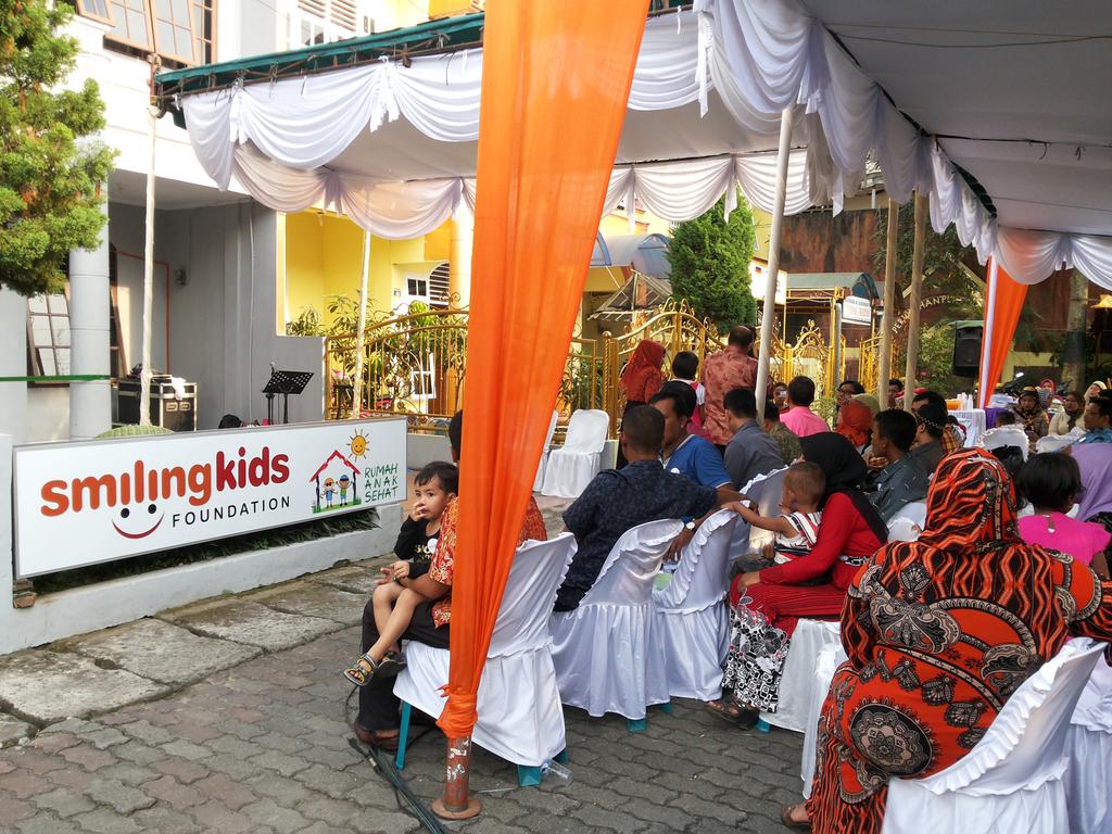 Sebelum jam 5 tamu udh pada berdatangan :D padahal acara dimulai tepat pukul 5 sore...