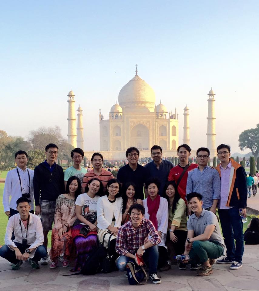 NUSBizSchool's tweet photo. 'Namaste' from @nusmba students who're off to #IncredibleIndia for a #Global Immersion programme. Happy Monday! http://t.co/fRUDXBWC11