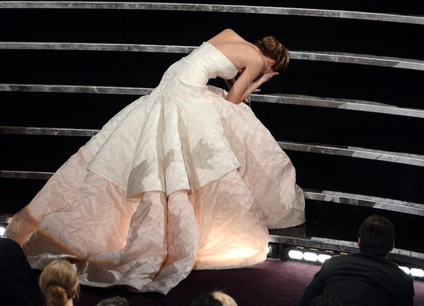 JLawrenceOffcil's tweet photo. Não existe #Oscars2015 sem Jennifer Lawrence #VoteJenniferLawrence #KCA http://t.co/5FDQ7G2LuI