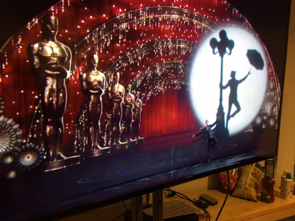 screenjunkies's tweet photo. The Tonys just broke out at the #Oscars in case everyone forgot NPH was gay http://t.co/38GvLLgcP3