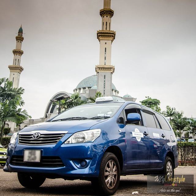 RoaderApp's tweet image. Fitted and ready to roll! 500 taxis down and many more to go! #MLT #mylifestylemedia #interactiveads #infotainment