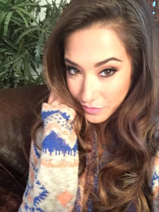 On set doing what I do best #letstakeaselfie http://t.co/X75kNjrpEj<a href="/tag/letstakeaselfie"class="tags">#letstakeaselfie</a>