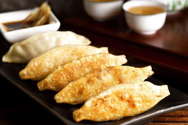OpenRice_Sg's tweet photo. Din Tai Fung introduces pan fried dumplings &amp; 2 new refreshing beverages to their staple menu http://t.co/rBLvmzychd http://t.co/q13aMrOBEP