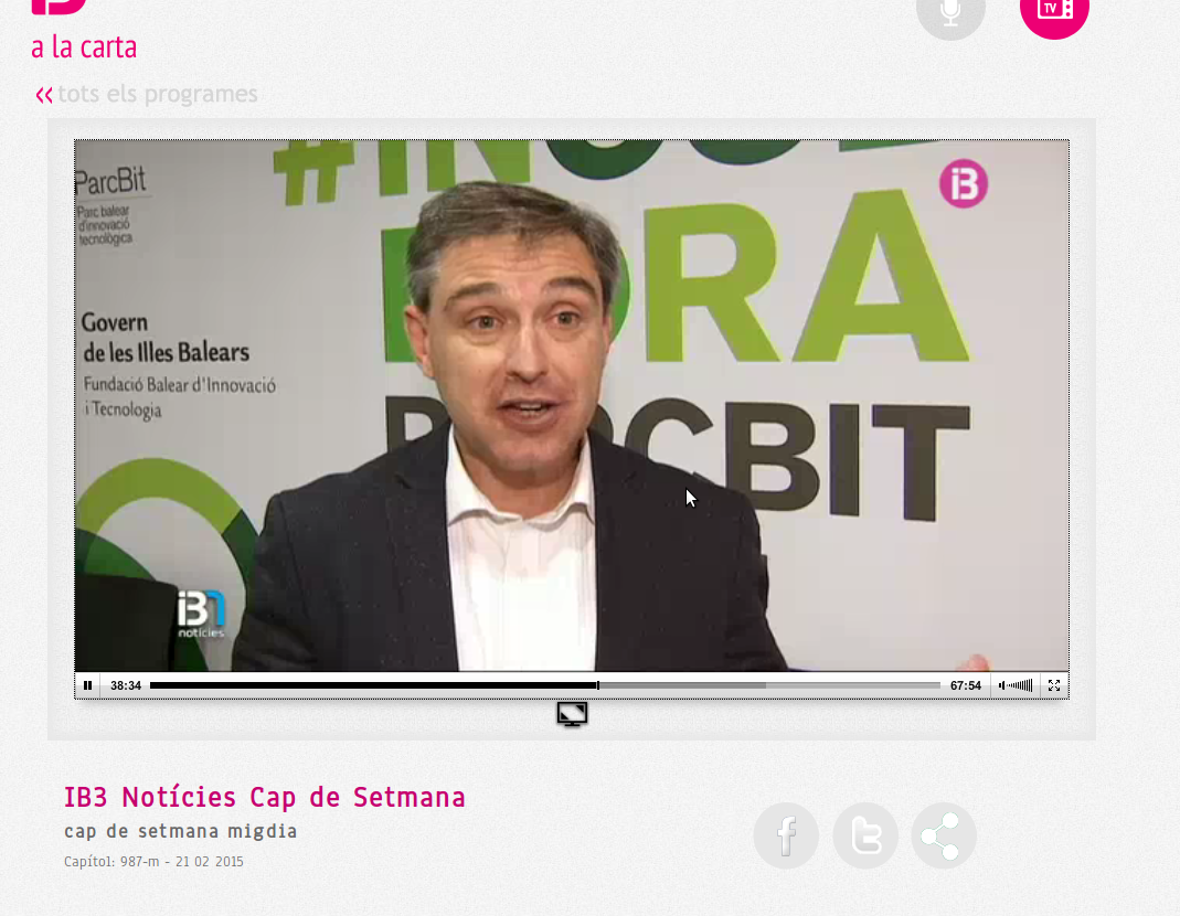parcbit's tweet photo. Els Premis #Startupbit2015 a @IB3noticies amb @Miquel_bernat i @verorossello d' @habitissimo http://t.co/4EucDHCQD0 http://t.co/ZWK5LAarYi