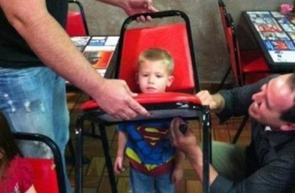 viralturn's tweet image. #Fails #Funny #Humor #KidFails #ParentingFails These 19 Parents Turned Their ... - viralturn.com/these-19-paren…