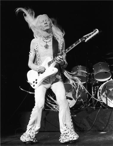 Happy birthday to Johnny Winter (February 23, 1944 July 16, 2014) R.I.P
(Photo by Bob Gruen - NYC, 1973) 