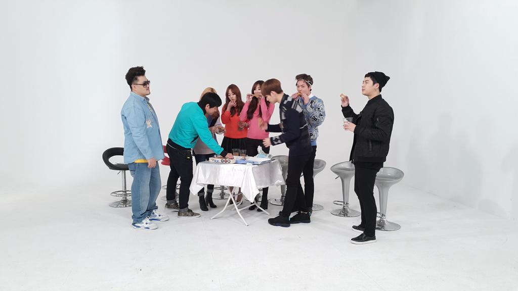 B-gEMsDCMAAp4-b.jpg:large