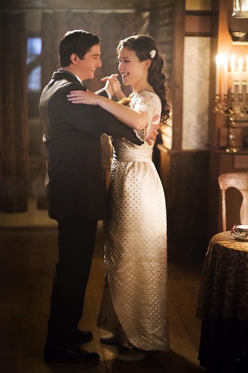 HeartieDee's tweet photo. #MostMagicalScene #S1 #WhenCallstheHeart First official date! #Dancing #talking #gettingtoknowoneanother #swoon http://t.co/qSSZhVx8G8