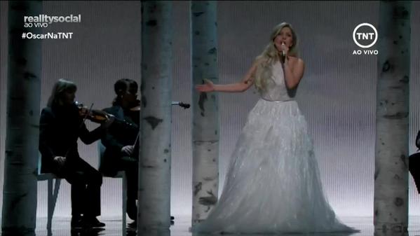 adilminhabr's tweet image. A FAXINEIRA VIROU PRINCESA, O MUNDO DÁ VOLTAS.