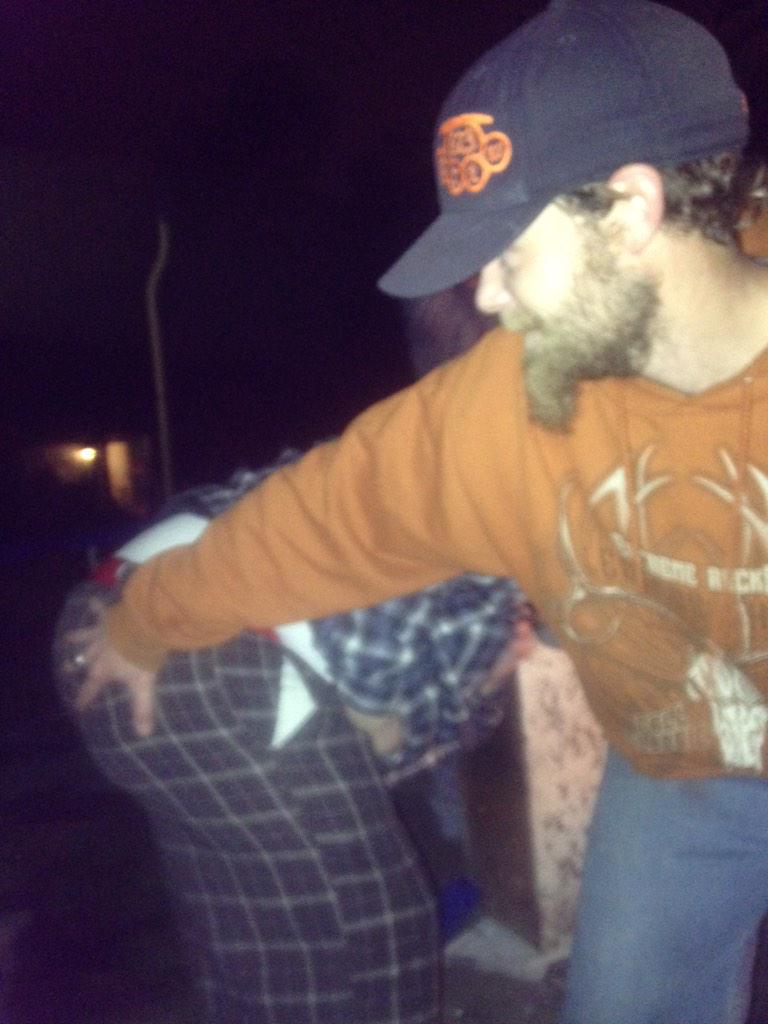 Twilight_Gypsy's tweet photo. An ass grabbing good time #bigbottlebbq #handful #goodtimeswithgoodpeople #shenanigans http://t.co/h76auZ4Ey1