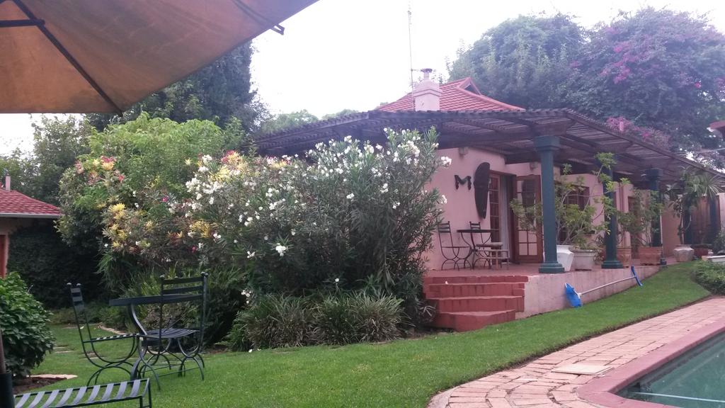 ThulaniLodge's tweet image. Great day to be in bed cuddling... come to Thulani Lodge for our #GetOutOfTheCold special. Today only! #ilovemelville