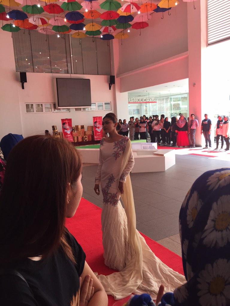 nadiasaid_'s tweet image. One of my fav #runway #FuyooMSU #chicmodesty