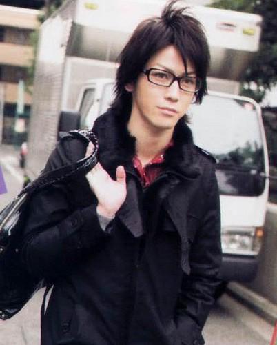 Happy Birthday KAT-TUN Kamenashi Kazuya 
(           )*  *     