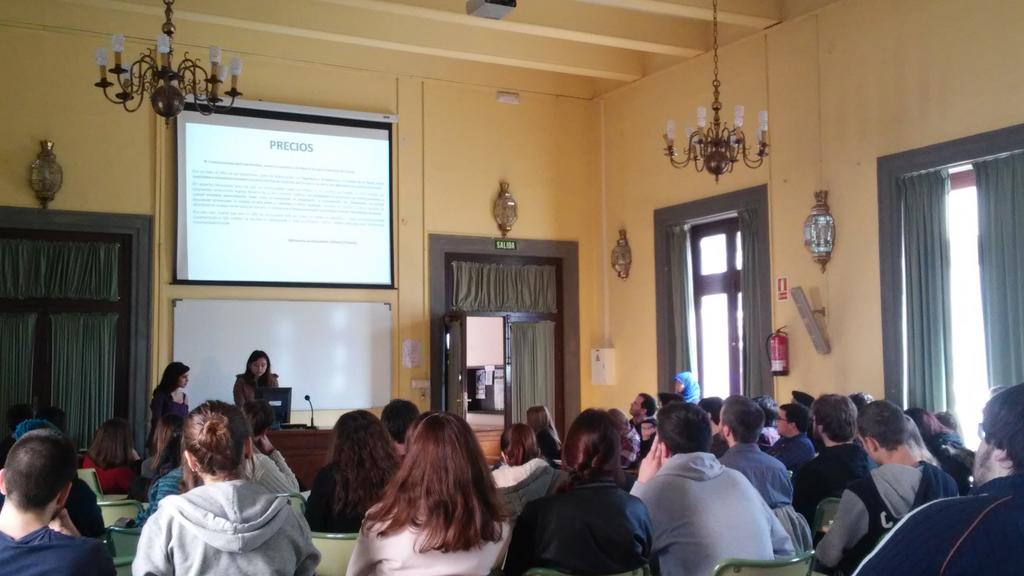 detiUGR's tweet photo. ¡El aula 14 a tope! La DETI informa sobre el 3+2 #info3mas2 #UGRsin3mas2 #STOP3mas2 http://t.co/XbKZa5EXWT